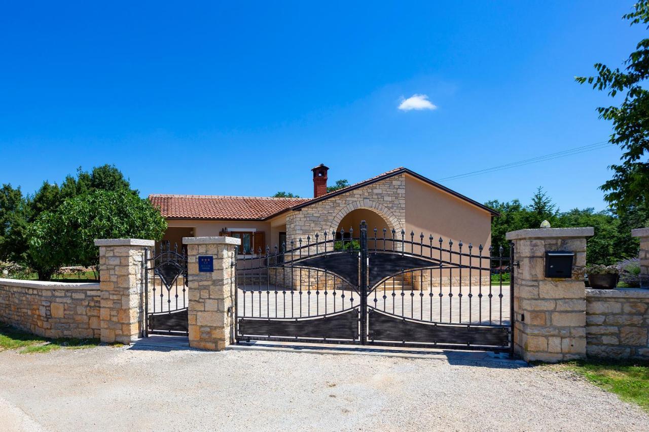 Villa Krizanci Zminj Bagian luar foto